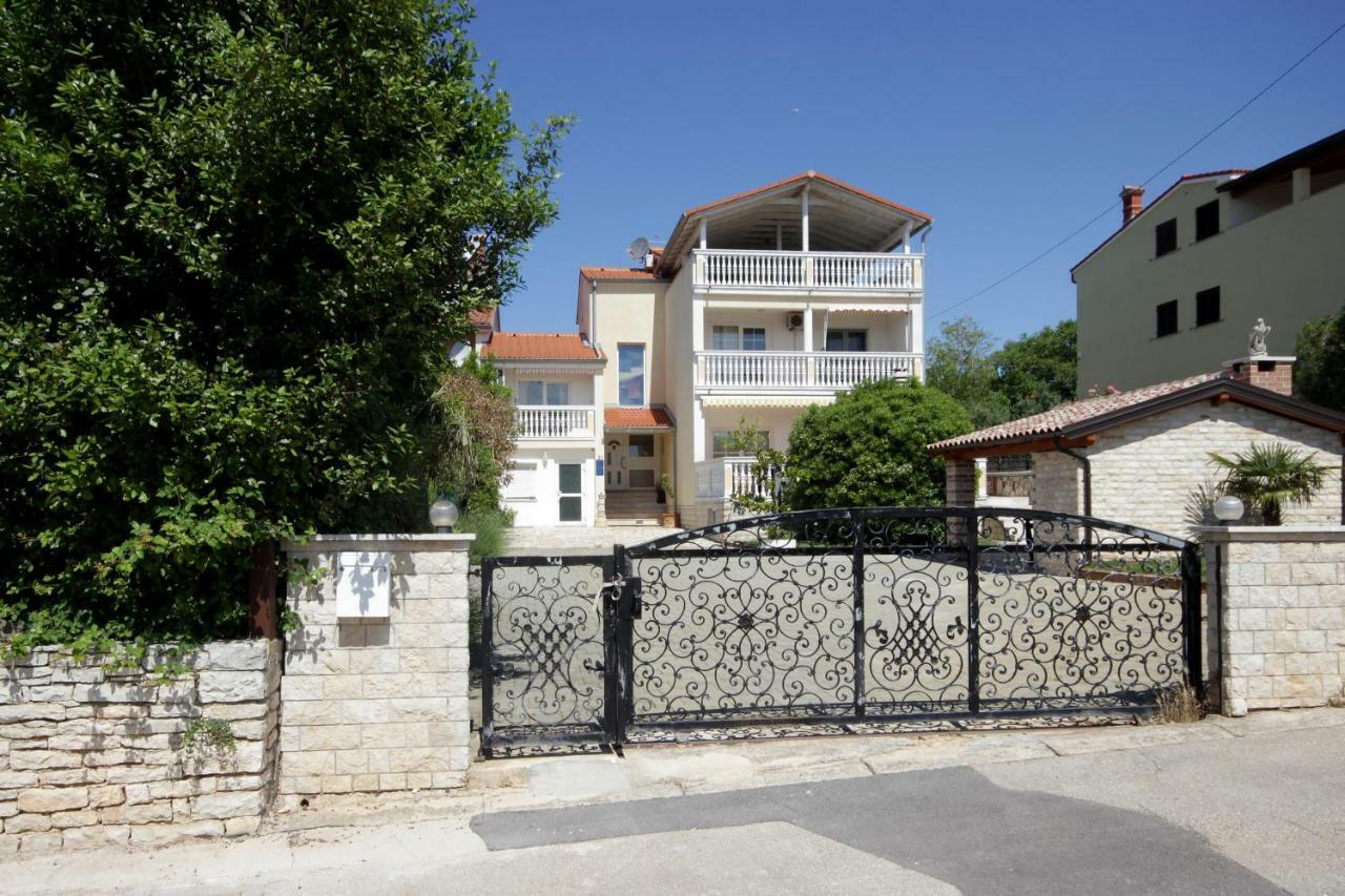 Apartments Domic Banjole Exterior photo